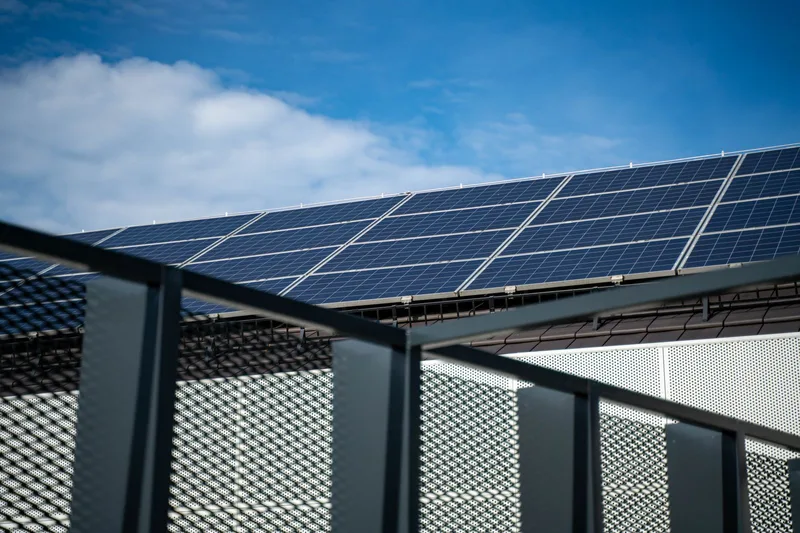Google Ads ou Meta Ads para Energia Solar: Qual Traz Mais Cliente?